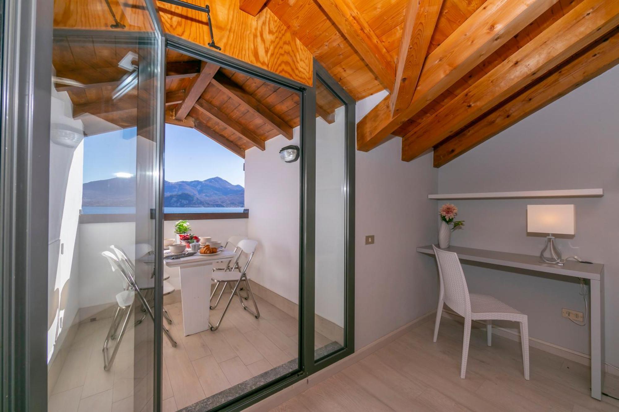Blu Lake Apartment On Ghiffa Beach - Happy Rentals Eksteriør billede
