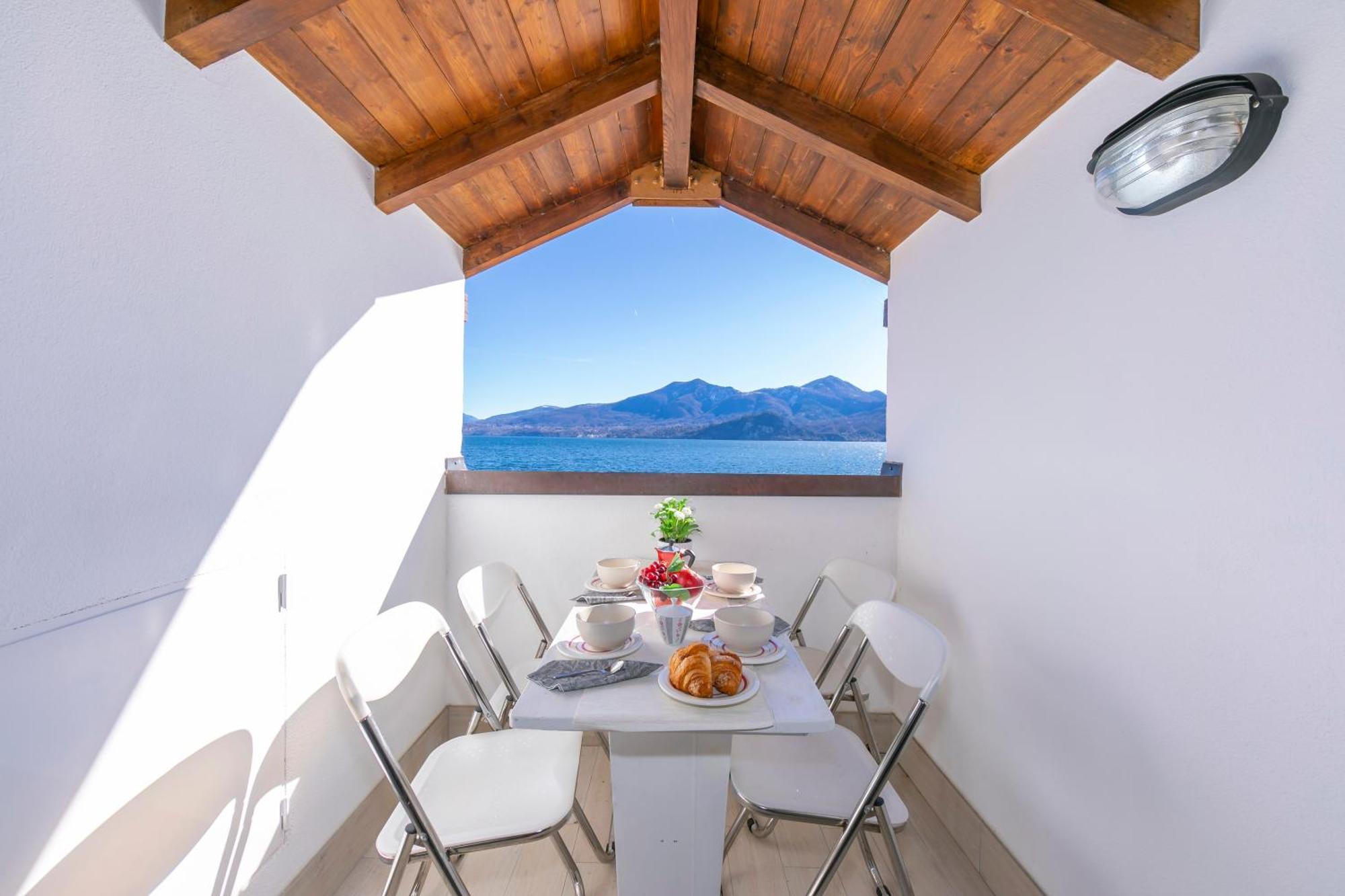 Blu Lake Apartment On Ghiffa Beach - Happy Rentals Eksteriør billede