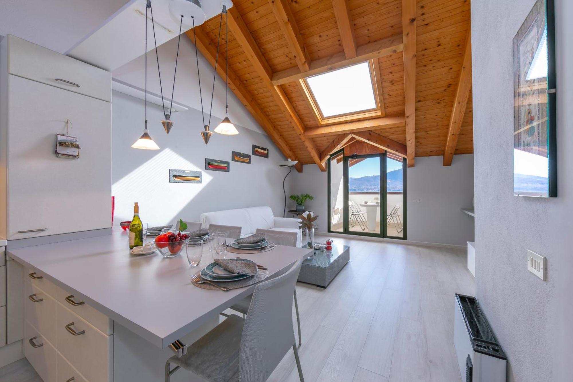 Blu Lake Apartment On Ghiffa Beach - Happy Rentals Eksteriør billede