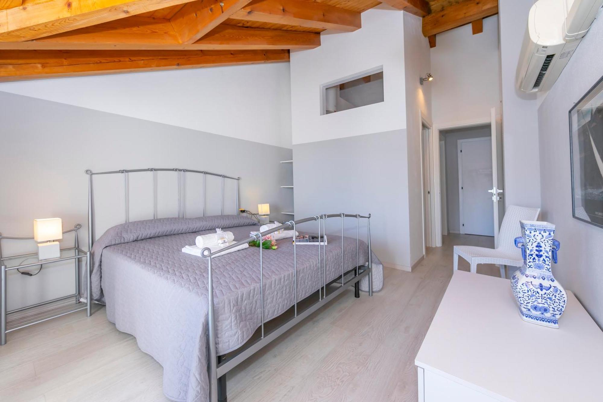 Blu Lake Apartment On Ghiffa Beach - Happy Rentals Eksteriør billede